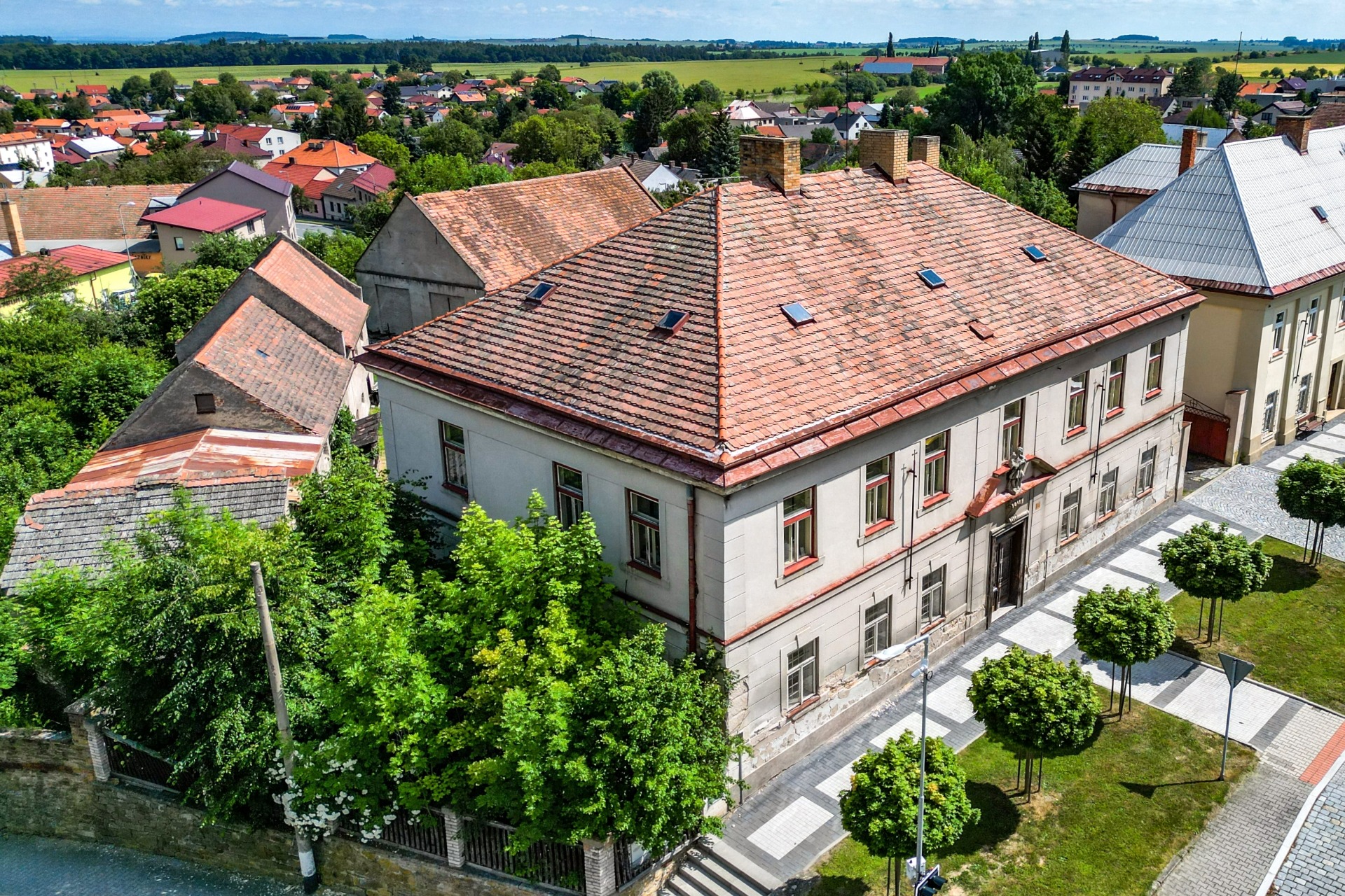 PRODEJ FARY ZÁSMUKY S POZEMKEM – foto 4