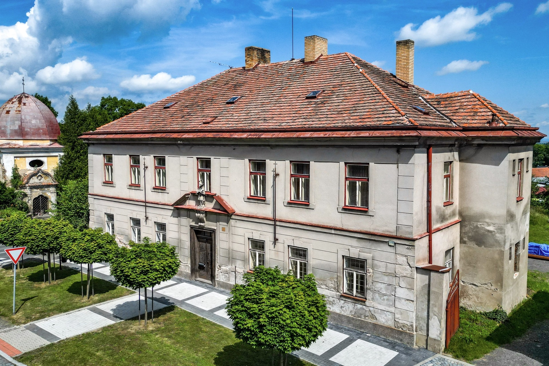 PRODEJ FARY ZÁSMUKY S POZEMKEM – foto 28