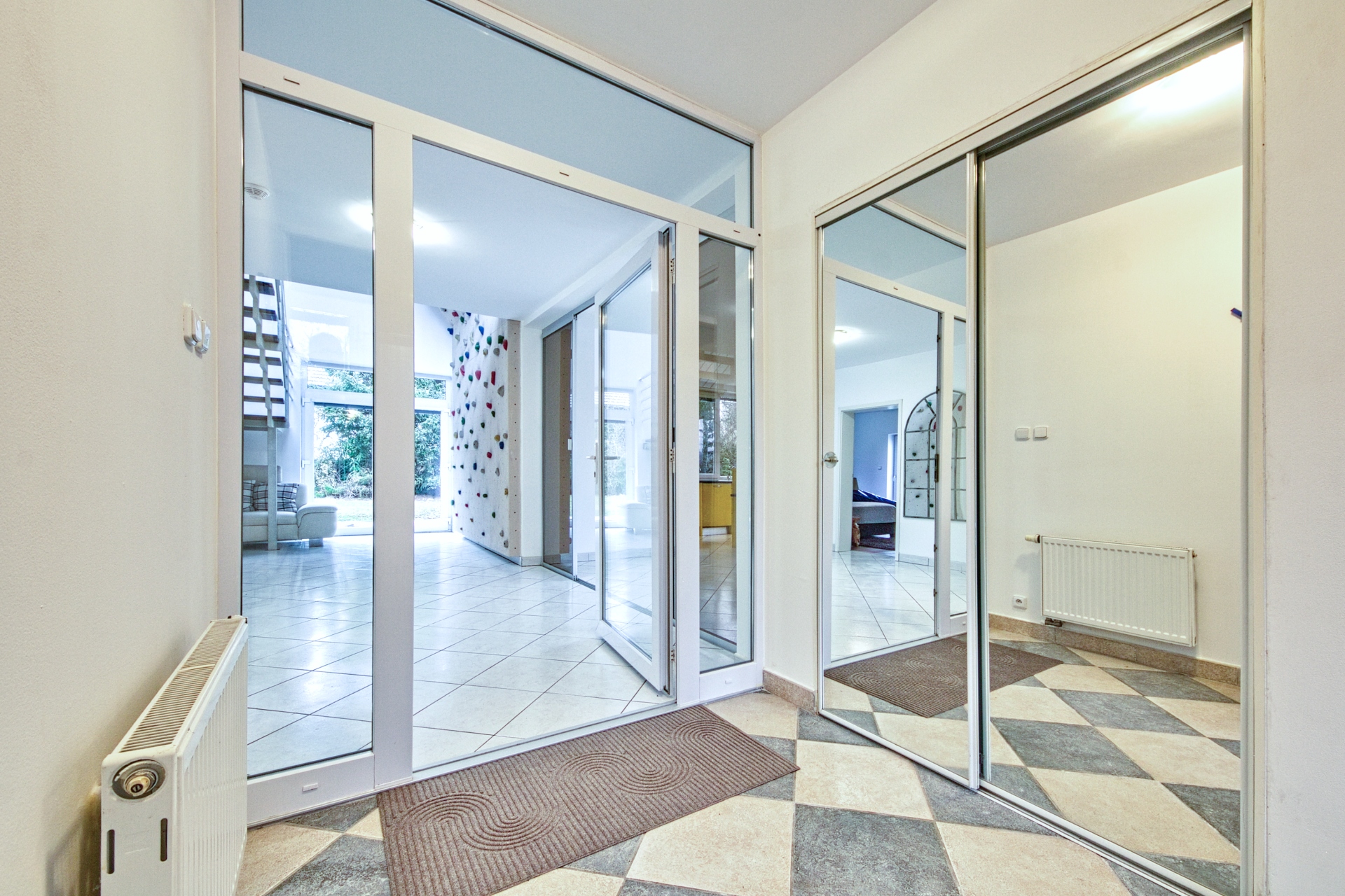 PRONÁJEM RODINNÉ REZIDENCE (380m²) SE VZROSTLOU ZAHRADOU – DOLNÍ BŘEŽANY – foto 15