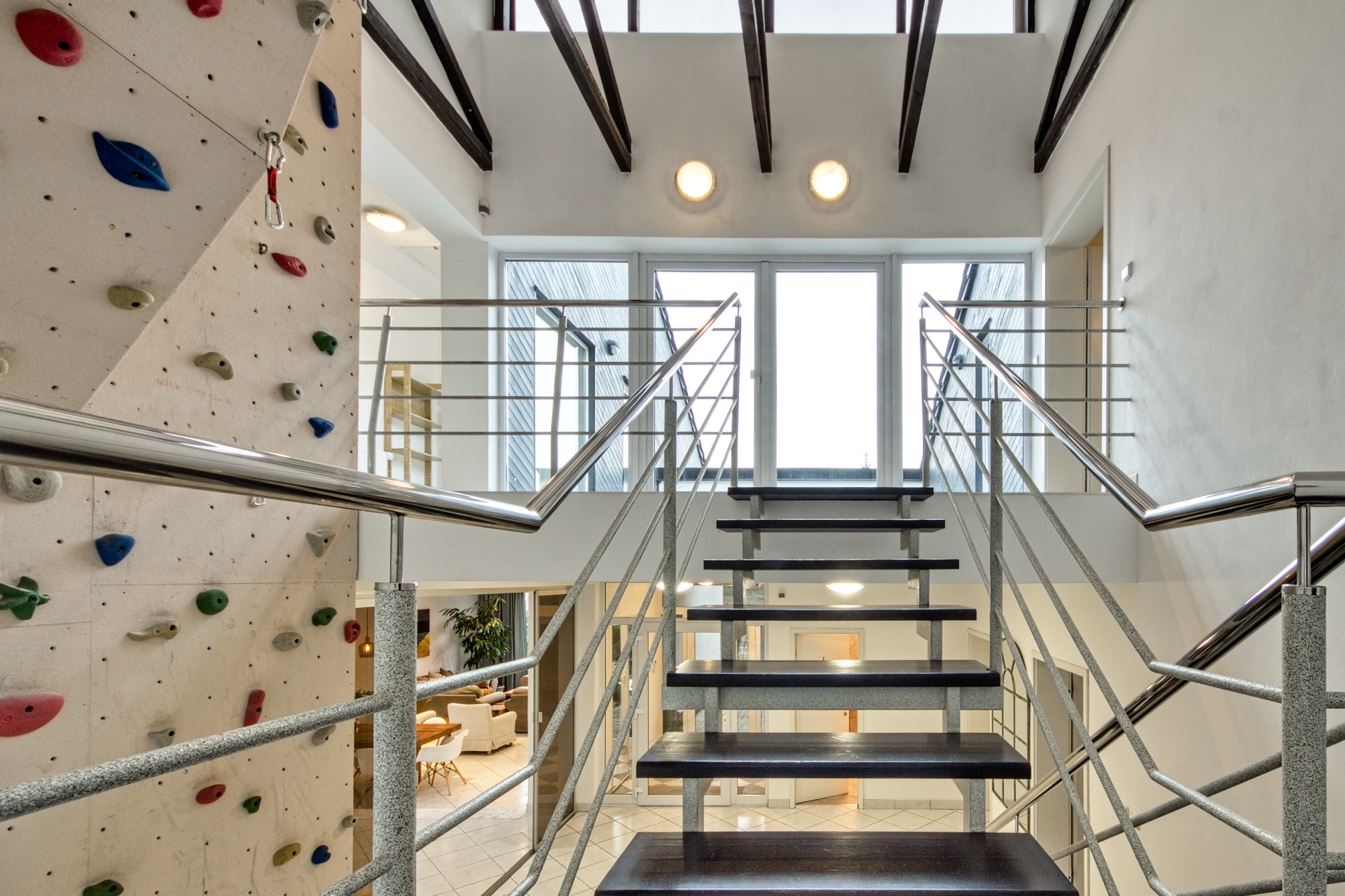 PRONÁJEM RODINNÉ REZIDENCE (380m²) SE VZROSTLOU ZAHRADOU – DOLNÍ BŘEŽANY – foto 22