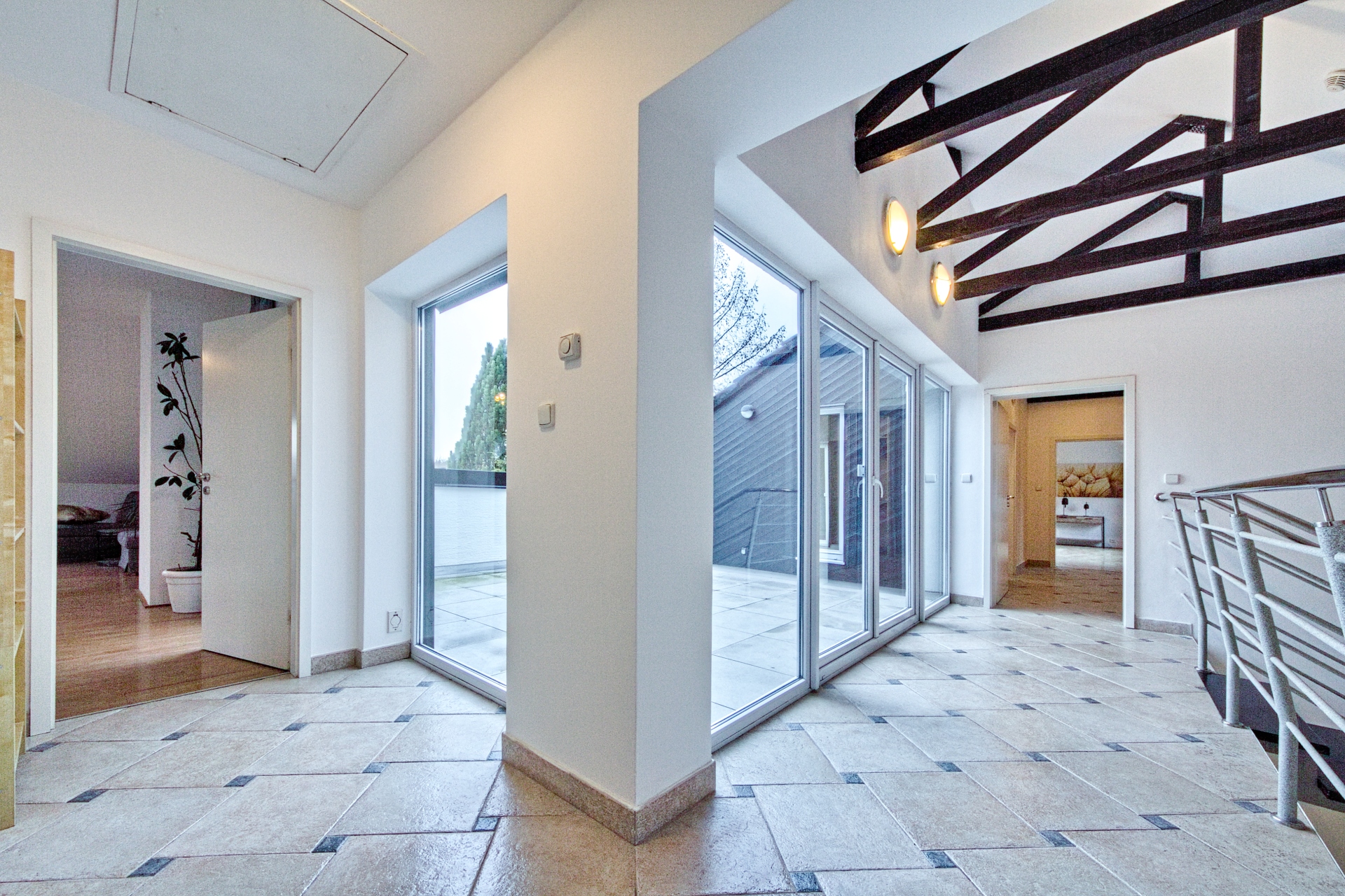 PRONÁJEM RODINNÉ REZIDENCE (380m²) SE VZROSTLOU ZAHRADOU – DOLNÍ BŘEŽANY – foto 33