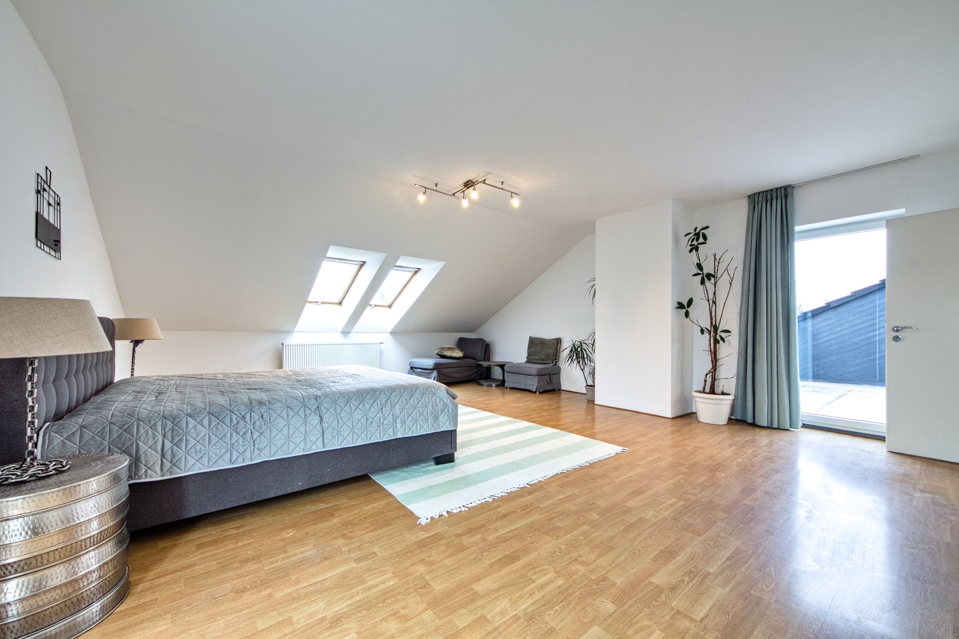 PRONÁJEM RODINNÉ REZIDENCE (380m²) SE VZROSTLOU ZAHRADOU – DOLNÍ BŘEŽANY – foto 41