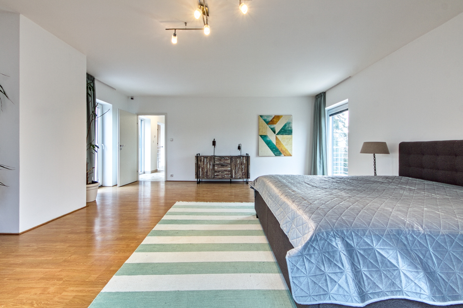 PRONÁJEM RODINNÉ REZIDENCE (380m²) SE VZROSTLOU ZAHRADOU – DOLNÍ BŘEŽANY – foto 42